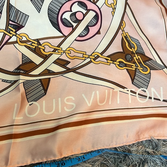 Gorgeous new with tags Louis Vuitton scarf - Picture 8 of 8